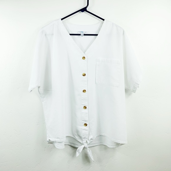 Time and Tru Tops - Time & Tru button down tie front blouse